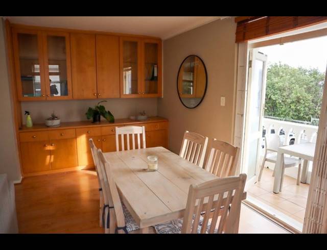 2 BEDROOM PROPERTY TO RENT IN VREDEHOEK